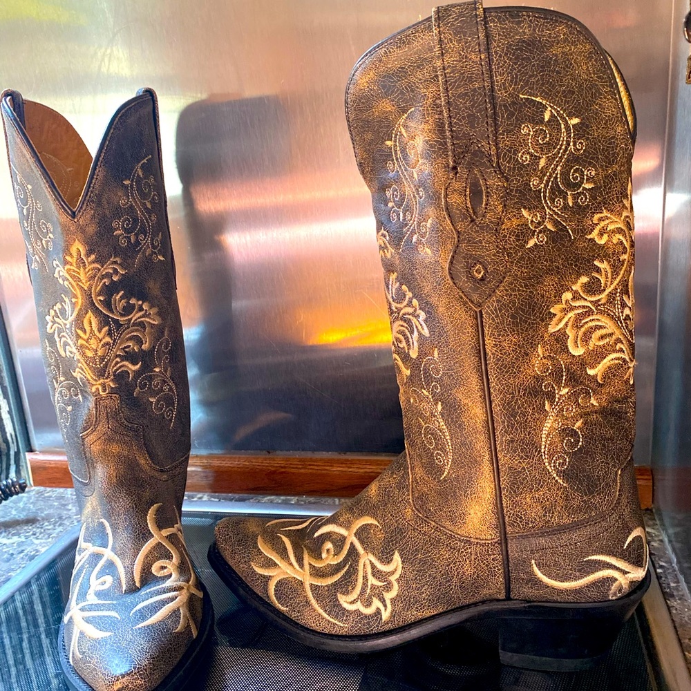 Old West cowgirl boots brand new